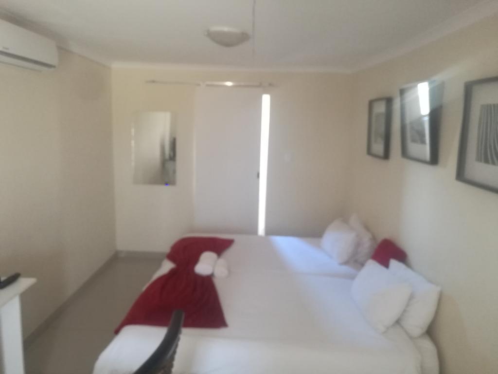 Mo-Nize Villa Guesthouse 奥奇瓦龙戈 外观 照片