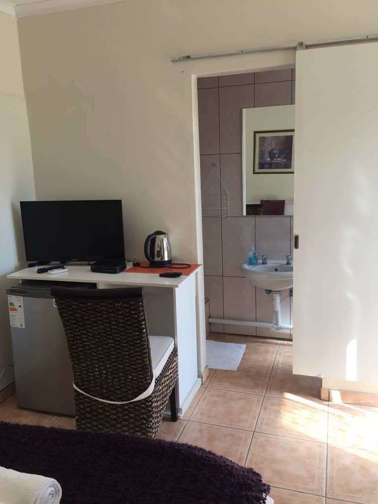 Mo-Nize Villa Guesthouse 奥奇瓦龙戈 外观 照片