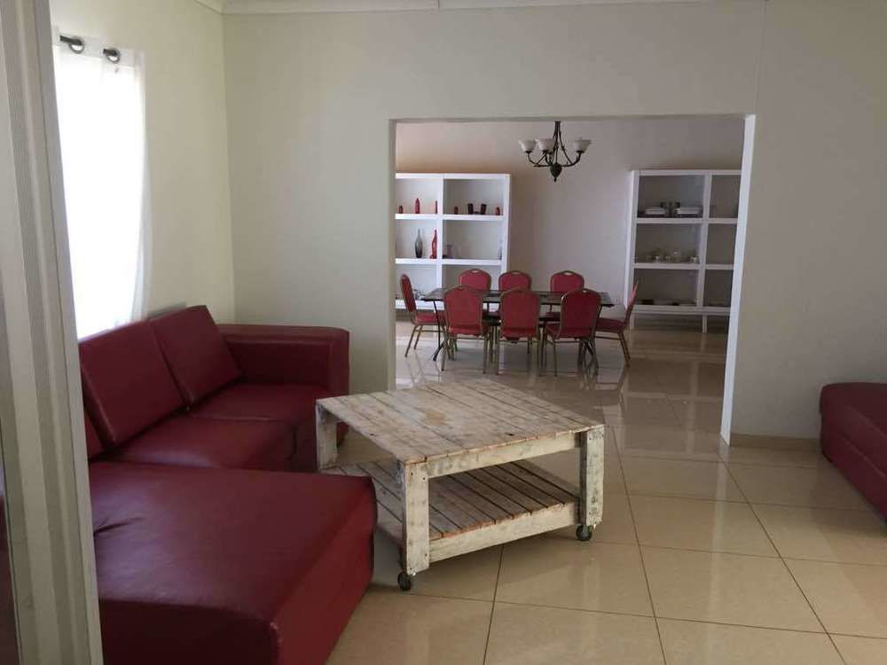 Mo-Nize Villa Guesthouse 奥奇瓦龙戈 外观 照片